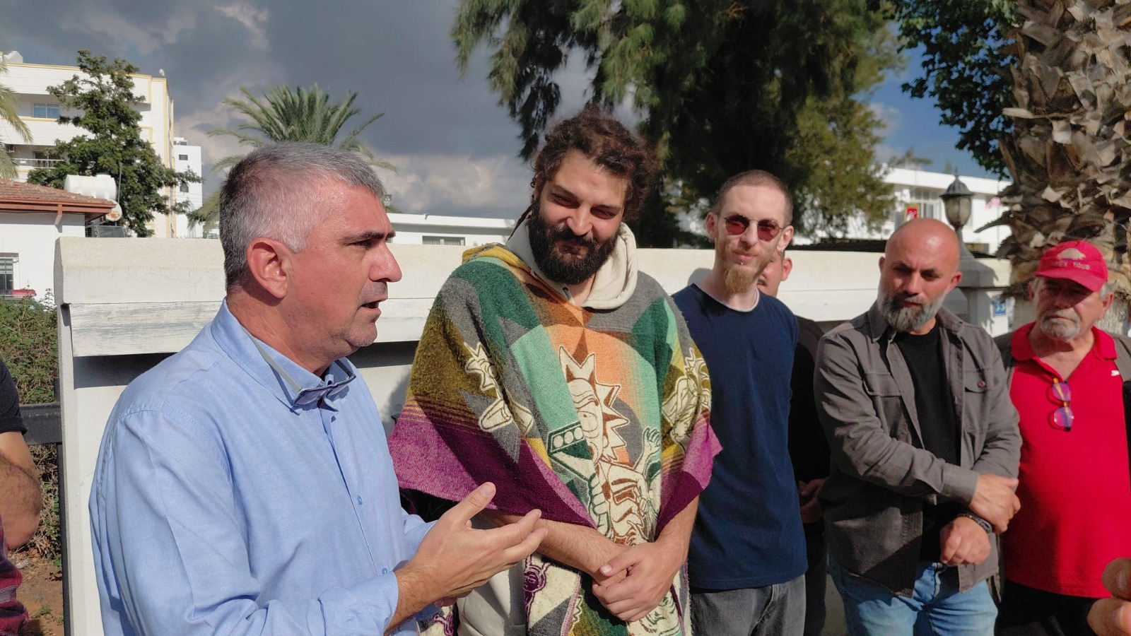 Hasan Rahvancıoğlu with Murat Kanatlı and others from the Initiative for Conscientious Objection in Cyprus outside the Security Forces Court